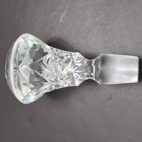 VGT, Heavy Cut Pinwheel Crystal Decanter/Stopper. - Picture 5 of 11